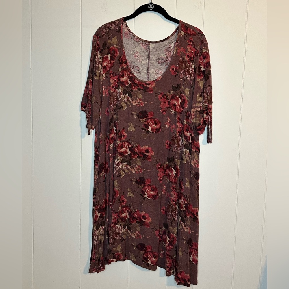 Women’s tunic shirt no tags or marking on shirt. Approx size 22.